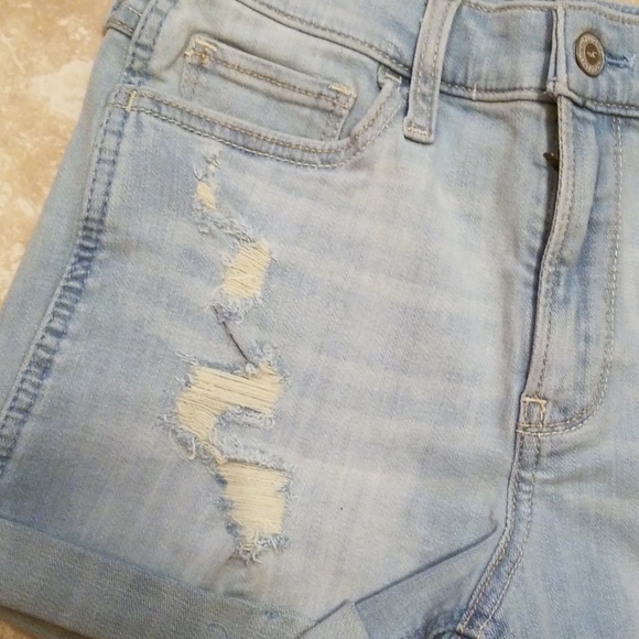 Hollister High Rise Short - Picture 3 of 4